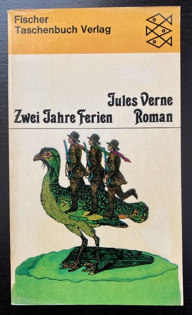 Zwei Jahre Ferien. Jules Verne. Fischer Taschenbuch Verlag. Das Titelbild zeigt drei Jungs mit Hut und Gewehr, die auf einem riesigen Vogel reiten.